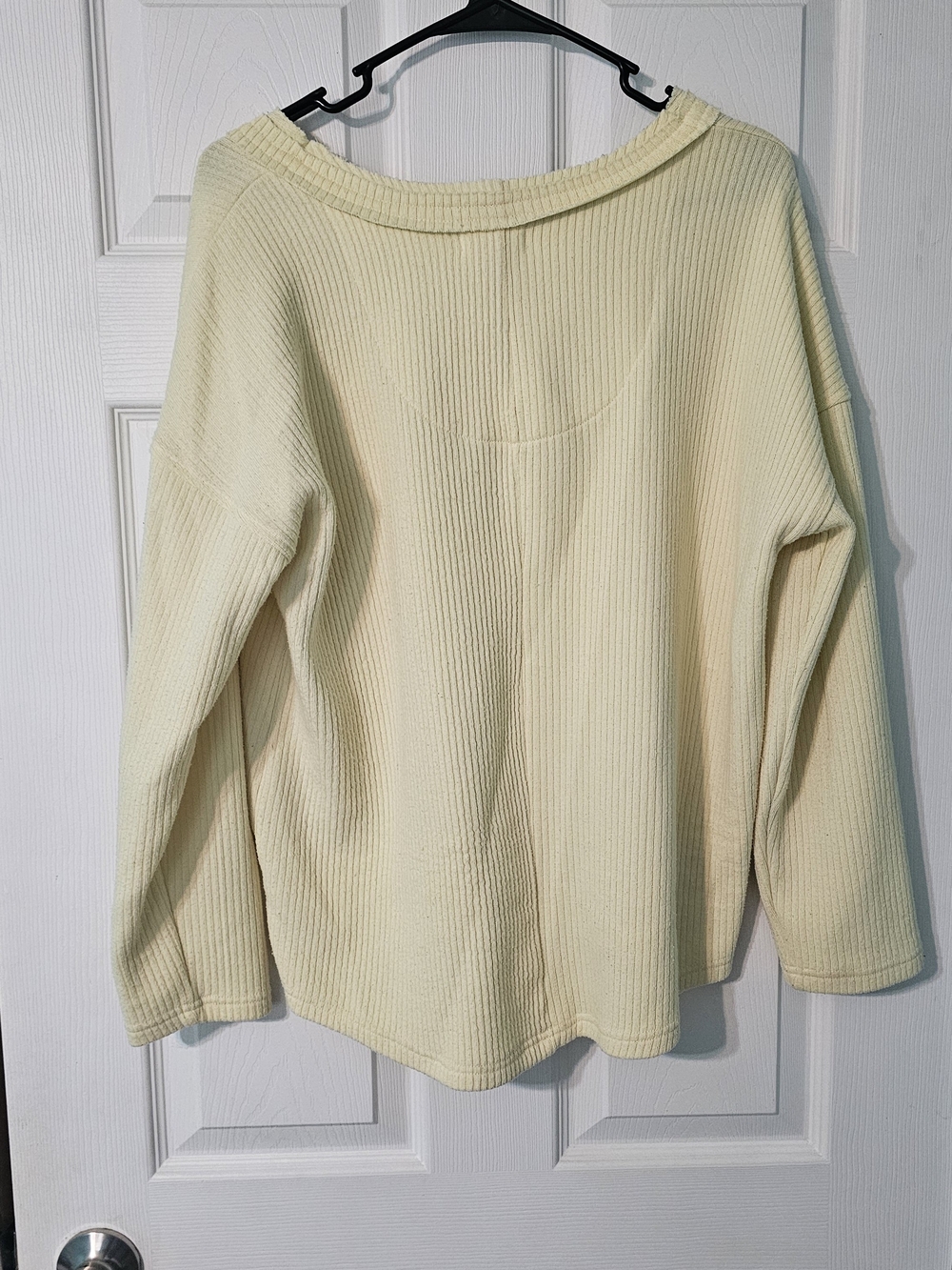 Blu Pepper Cream V-Neck Ribbed Women's Sweater - Picture 3 of 3